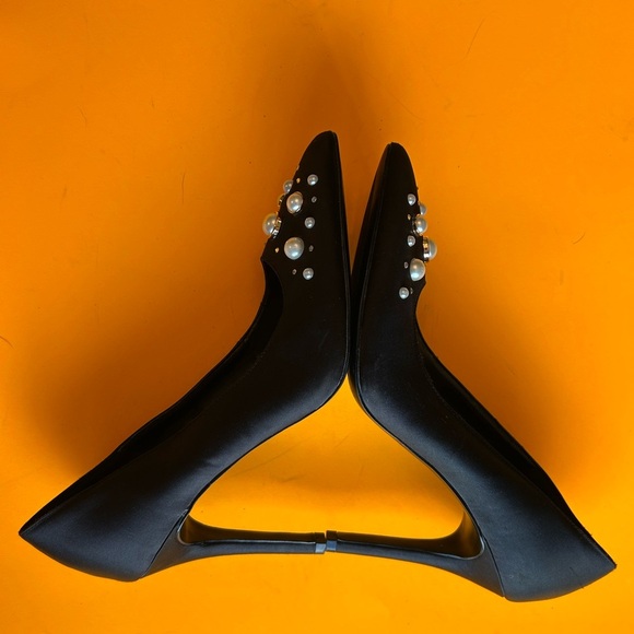 Nine West Black Pumps with Pearl Embellishments - Picture 6 of 13